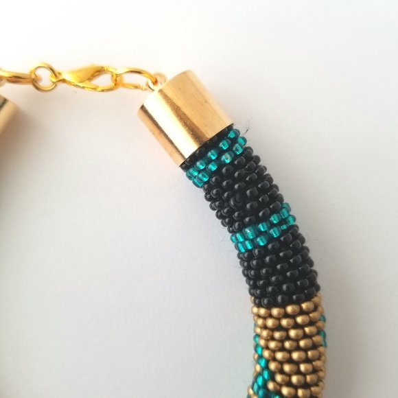 7" SEED BEAD BRACELET "RAE" WITH A GOLD, BLACK AND BLUE TONE. - Picture 4 of 4